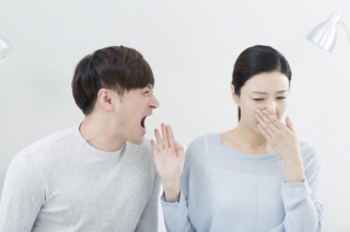 서로 말 못하는 민망한 고민, 지독한 입냄새 해결 방법은?